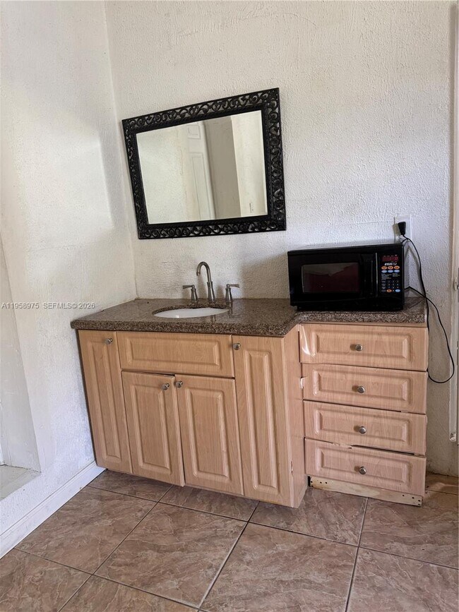 Building Photo - 1822 Cleveland St