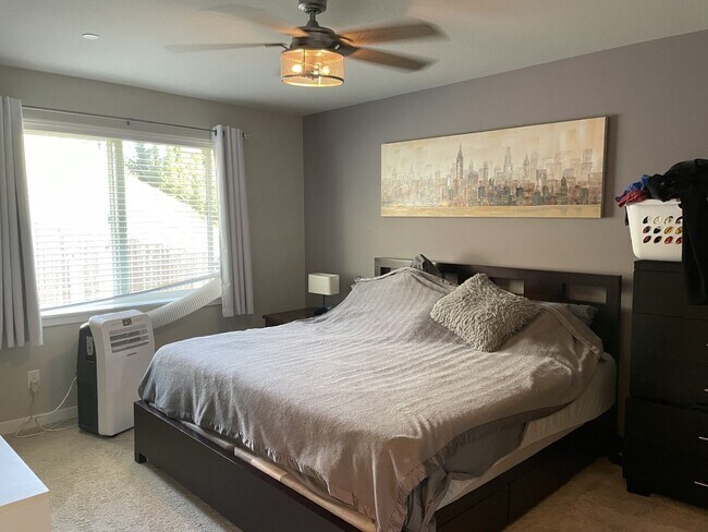 Building Photo - Beautiful Bothell Townhome