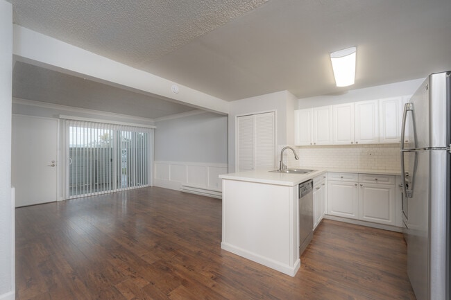 BW 2BD living - Breakwater Apartments