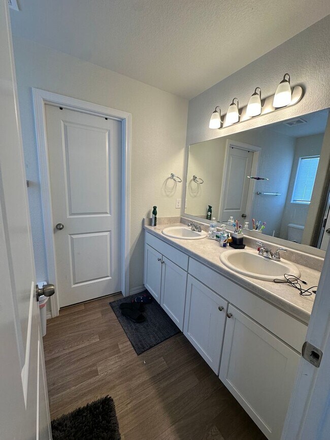 Building Photo - 5253 Painted Sky View