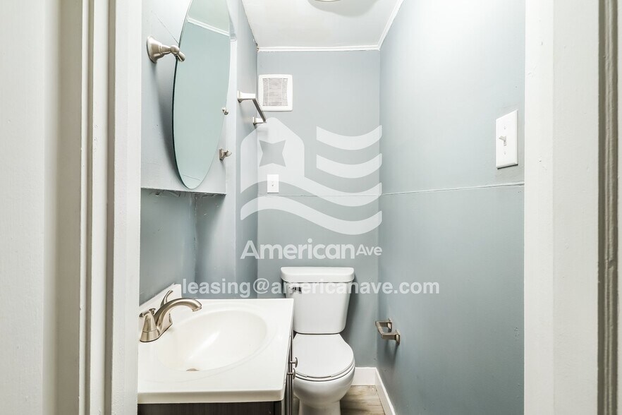 Building Photo - 711 Haney Ave