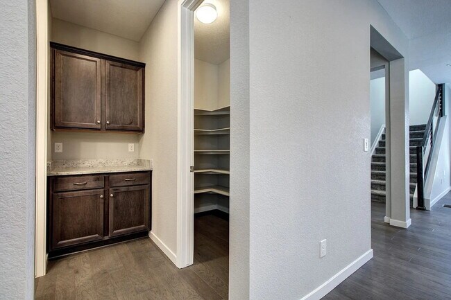 Building Photo - "Charming 2-Bedroom Retreat with 2 Full Baths and Spacious 1793 sq ft Layout in Castle Rock!"