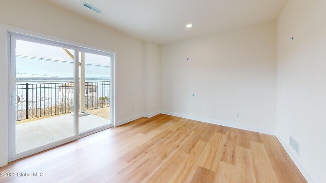 Building Photo - 544 NY-9P