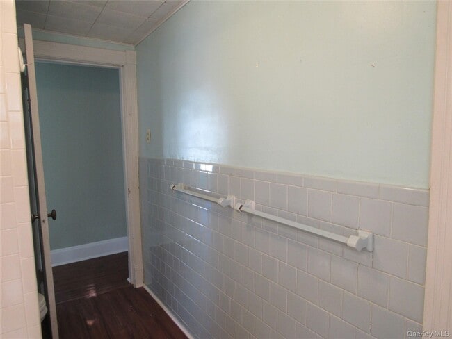 Building Photo - 98 Main St