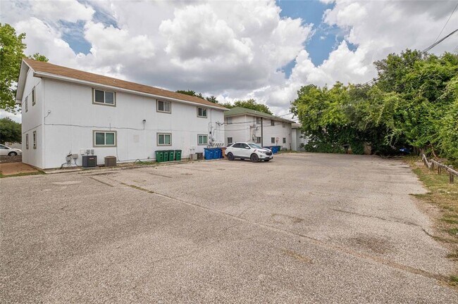 Building Photo - 3419 Willowrun Dr