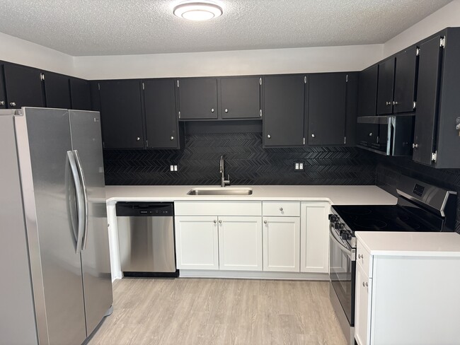 Building Photo - 608 Lincoln St