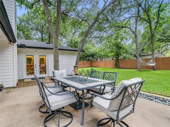 Building Photo - 1100 St Williams Ave