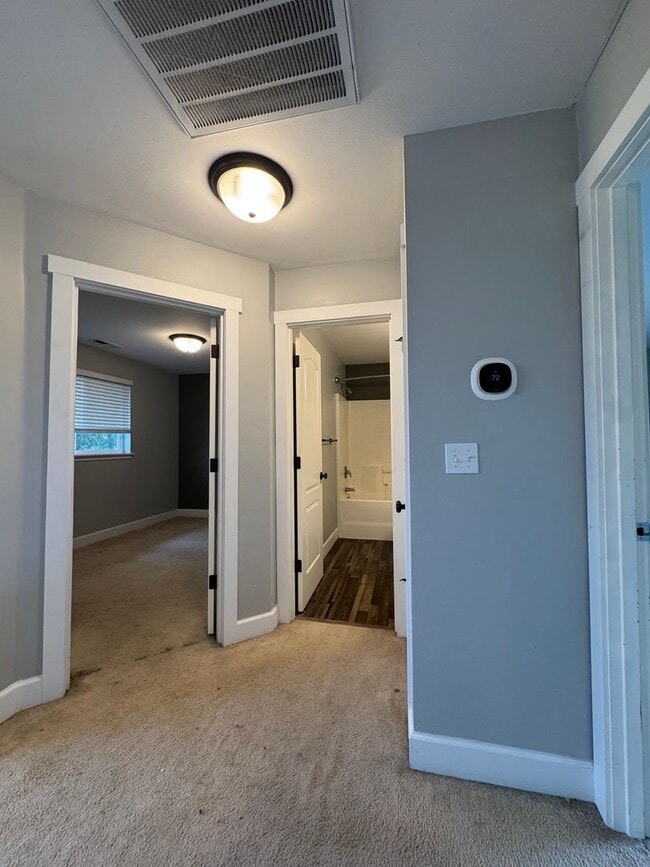 Building Photo - HUGE PET FRIENDLY Rental