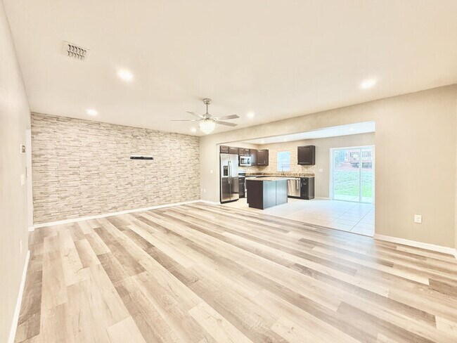 Building Photo - 3824 Exeter Ln