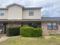 Building Photo - This well-maintained 2-bedroom, 1.5-bath home in Russellville, AR