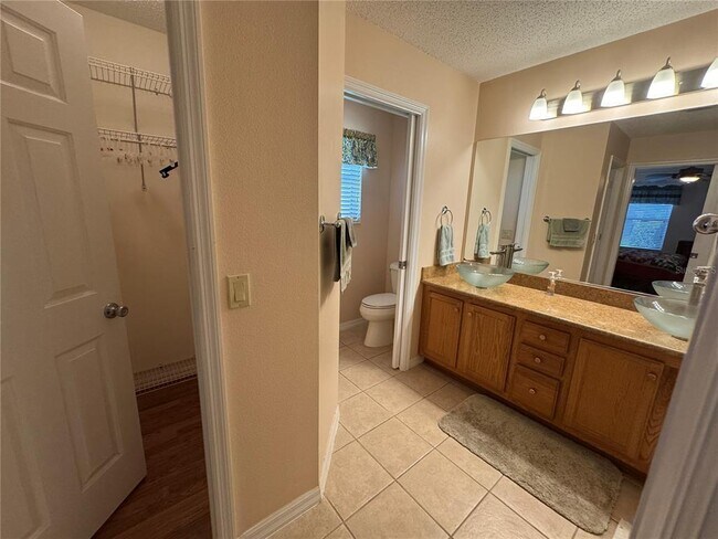 Building Photo - 2524 English Ivy Cir
