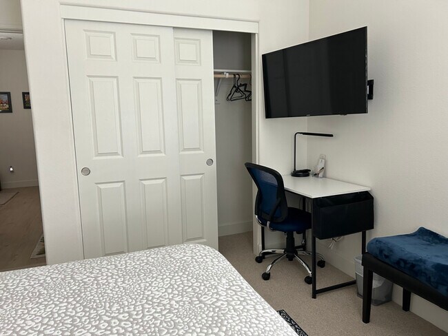 Building Photo - 5700 Knight Rd