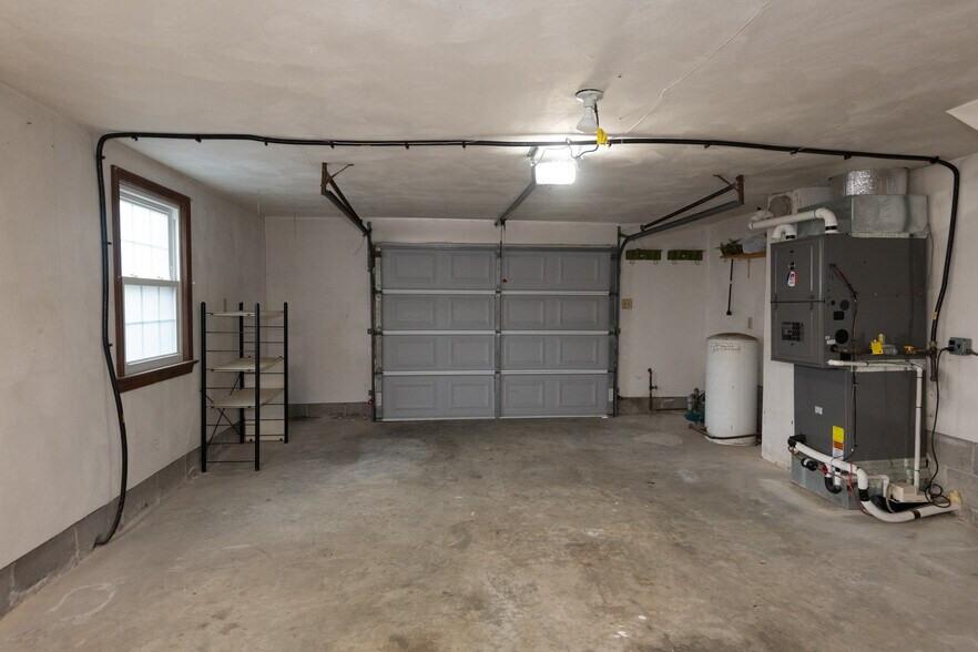 Building Photo - 561 Summit Ridge Dr