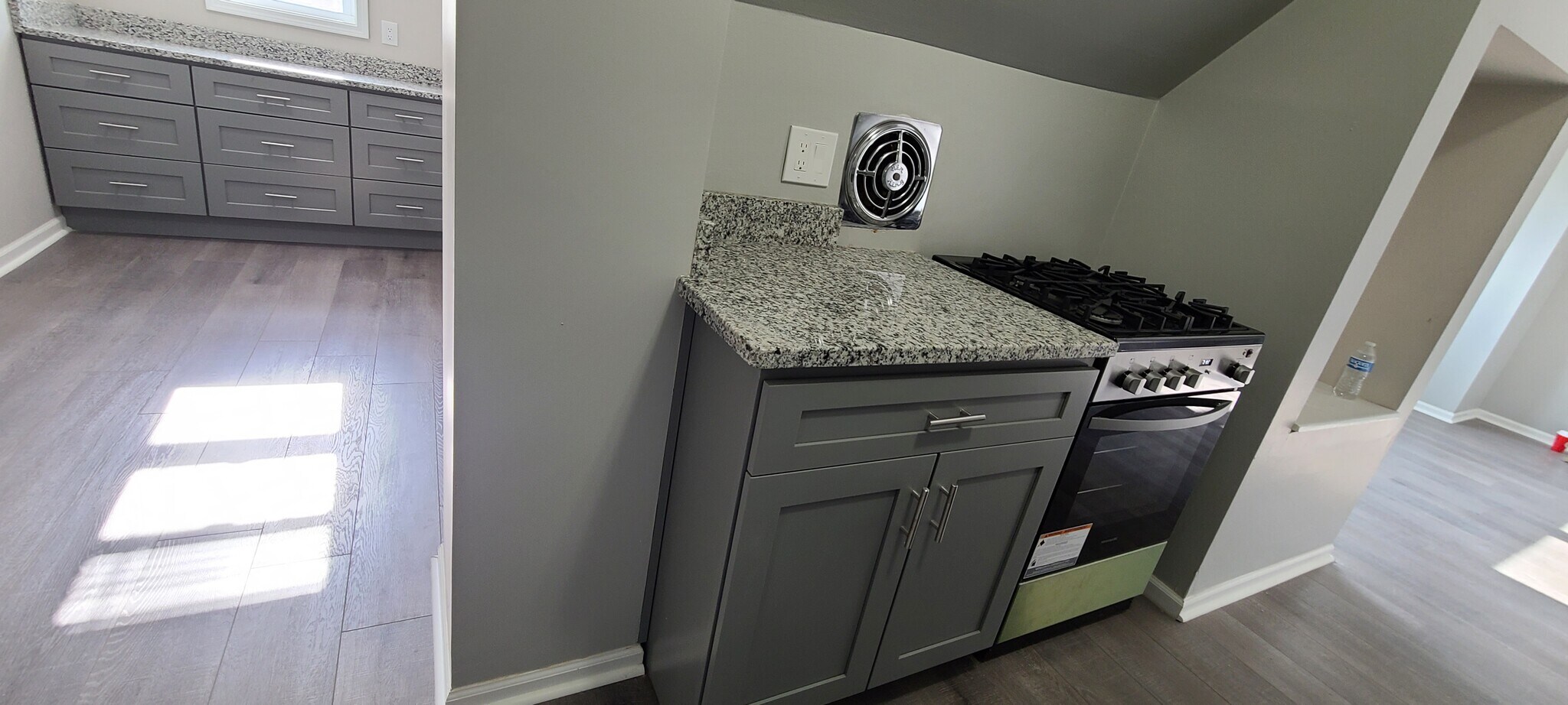 Building Photo - 304 Hankes Ave