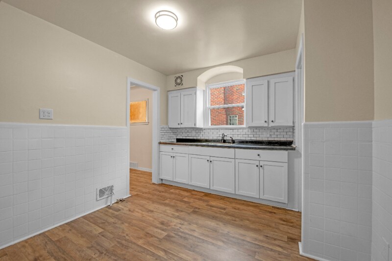 Building Photo - 11234 Roxbury St