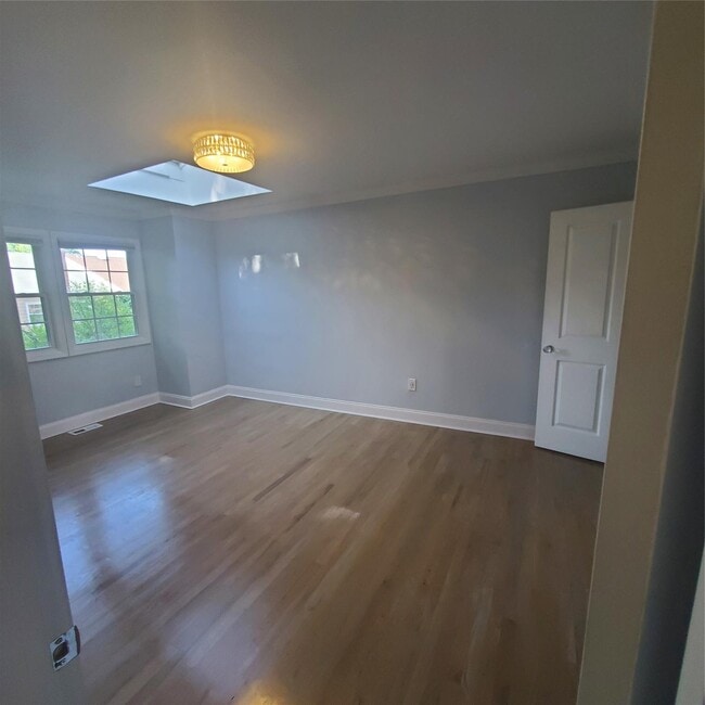 Building Photo - 109 Aspen Dr E