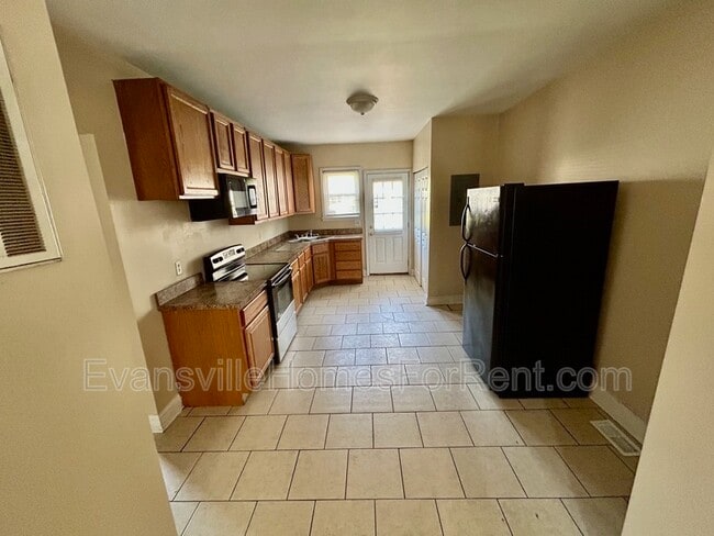 Building Photo - 1614 E Division St