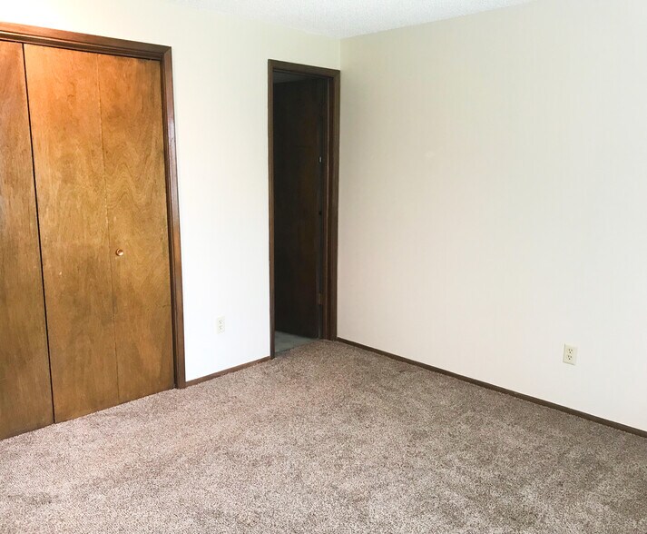 Building Photo - 721 W Bowling Rd