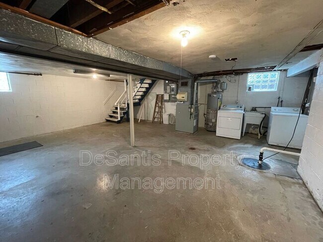 Building Photo - 157 Merritt Ave