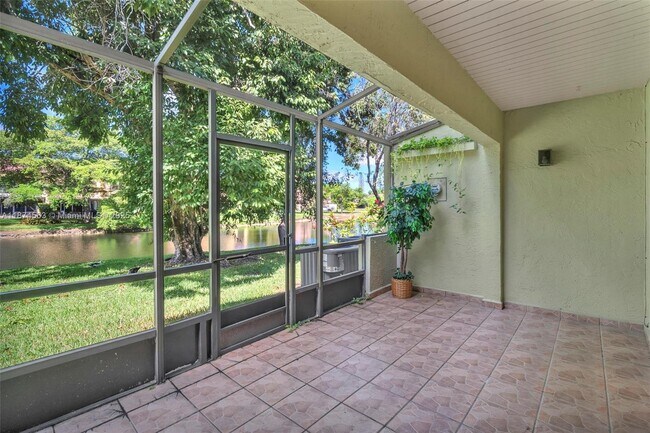 Building Photo - 3825 Estepona Ave