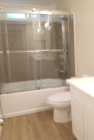 Building Photo - 2042 Evergreen St