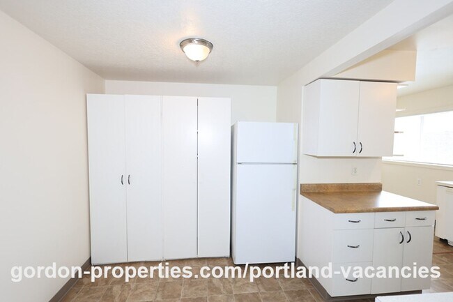 Building Photo - NE 94th Ave - Vintage Montavilla 2 bedroom house