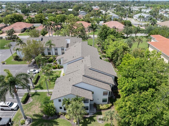 Building Photo - 5483 Peppertree Dr