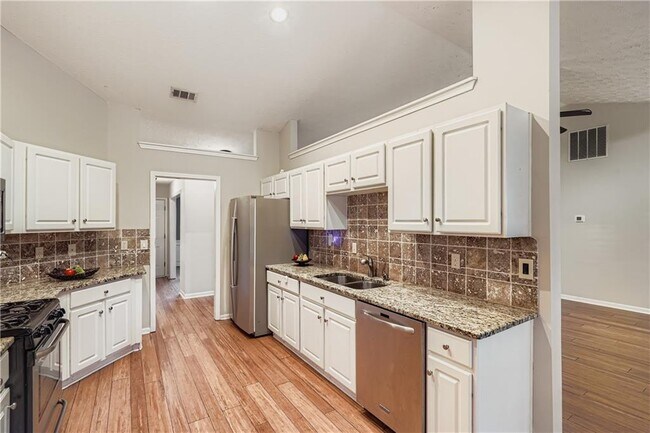 Building Photo - 1975 Heatherton Rd