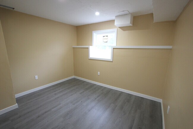 Building Photo - 322 Blackstone St