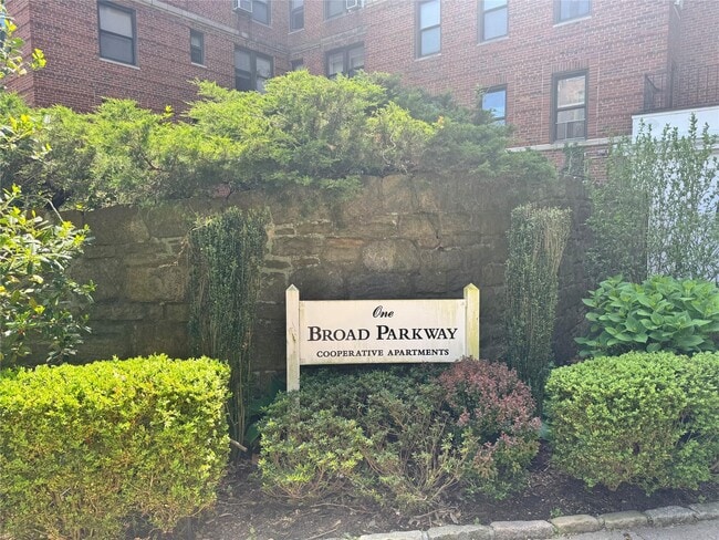 Building Photo - 1 Broad Pkwy