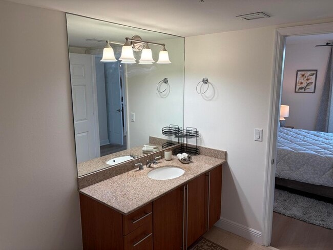 Building Photo - 610 Clematis St