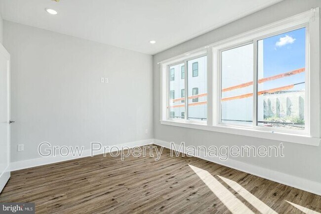 Building Photo - 1904 E York St