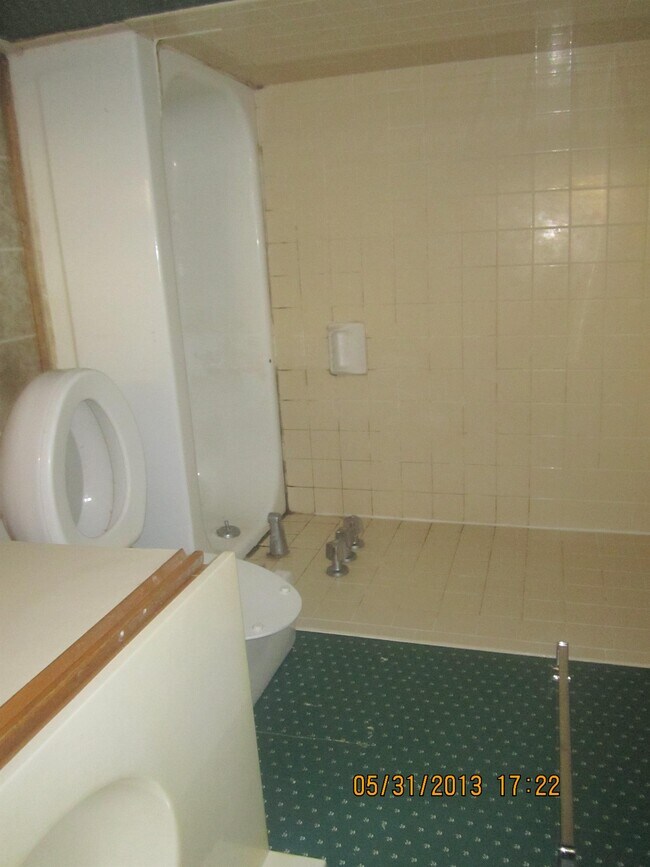 Building Photo - 1600 Park Cir