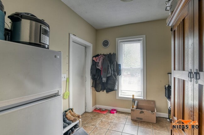 Building Photo - 245 Collins Ave