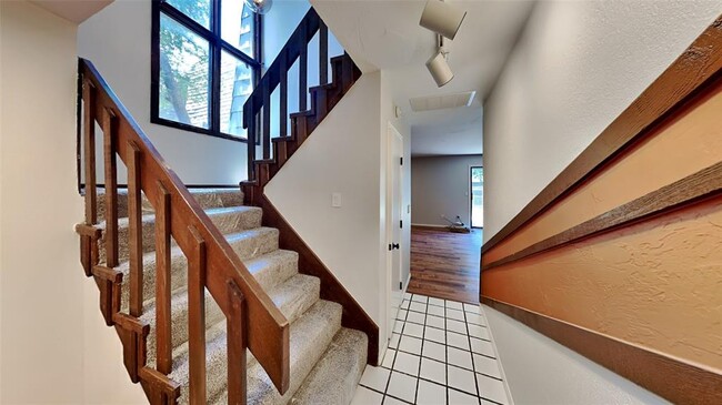 Building Photo - 7203 Edenborough Dr
