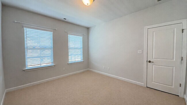 Building Photo - 2218 Sanibel Ln