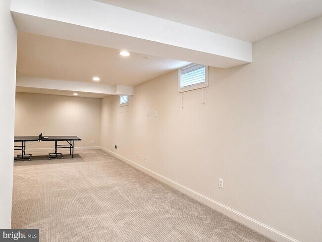 Building Photo - 3332 Burton Dr