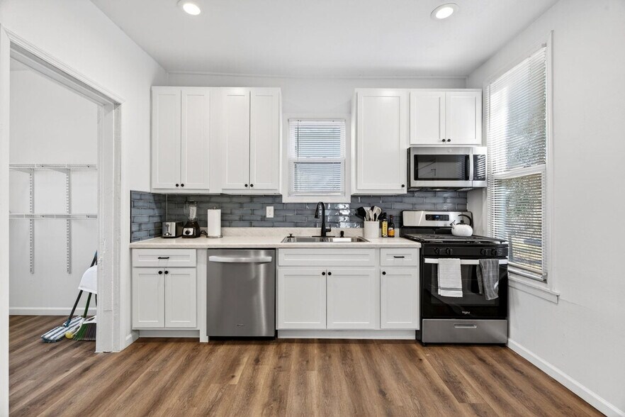 Building Photo - 6575 Odell St