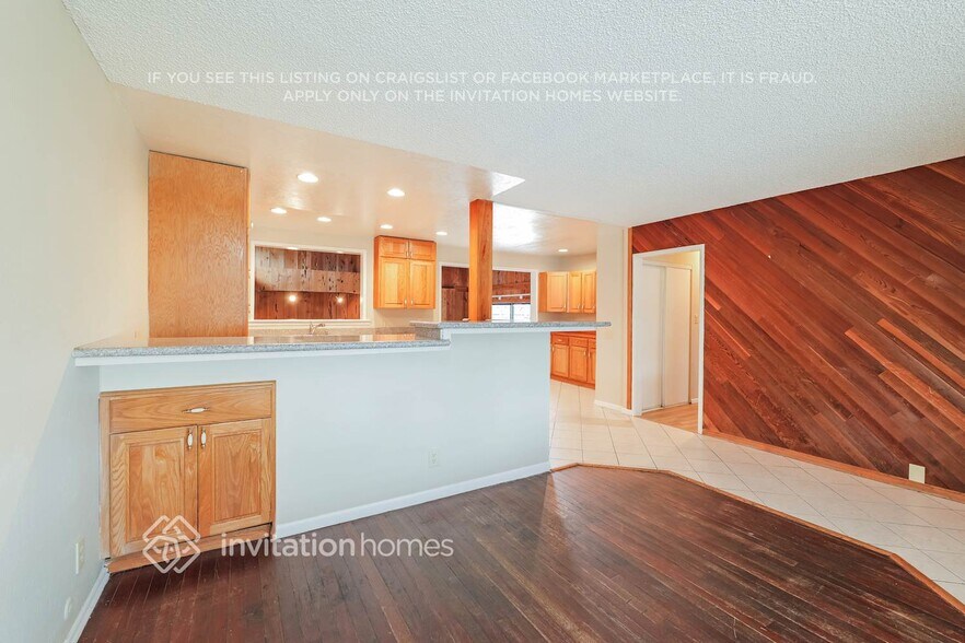 Building Photo - 1200 W 10th St