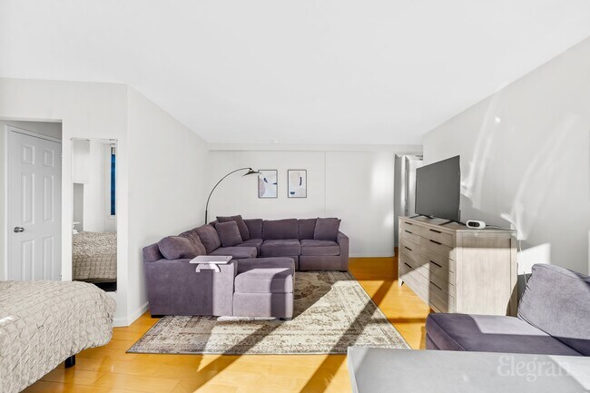 Building Photo - 225 E 36th St