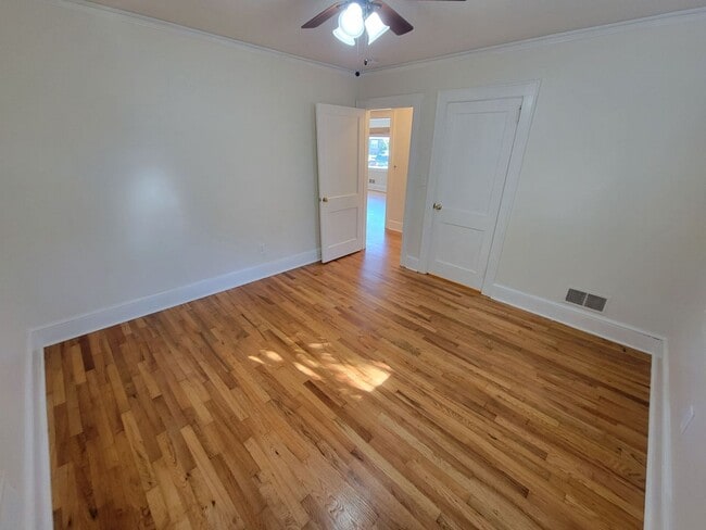 Building Photo - 3 Bed, 2 Bath Home Available in Greenville