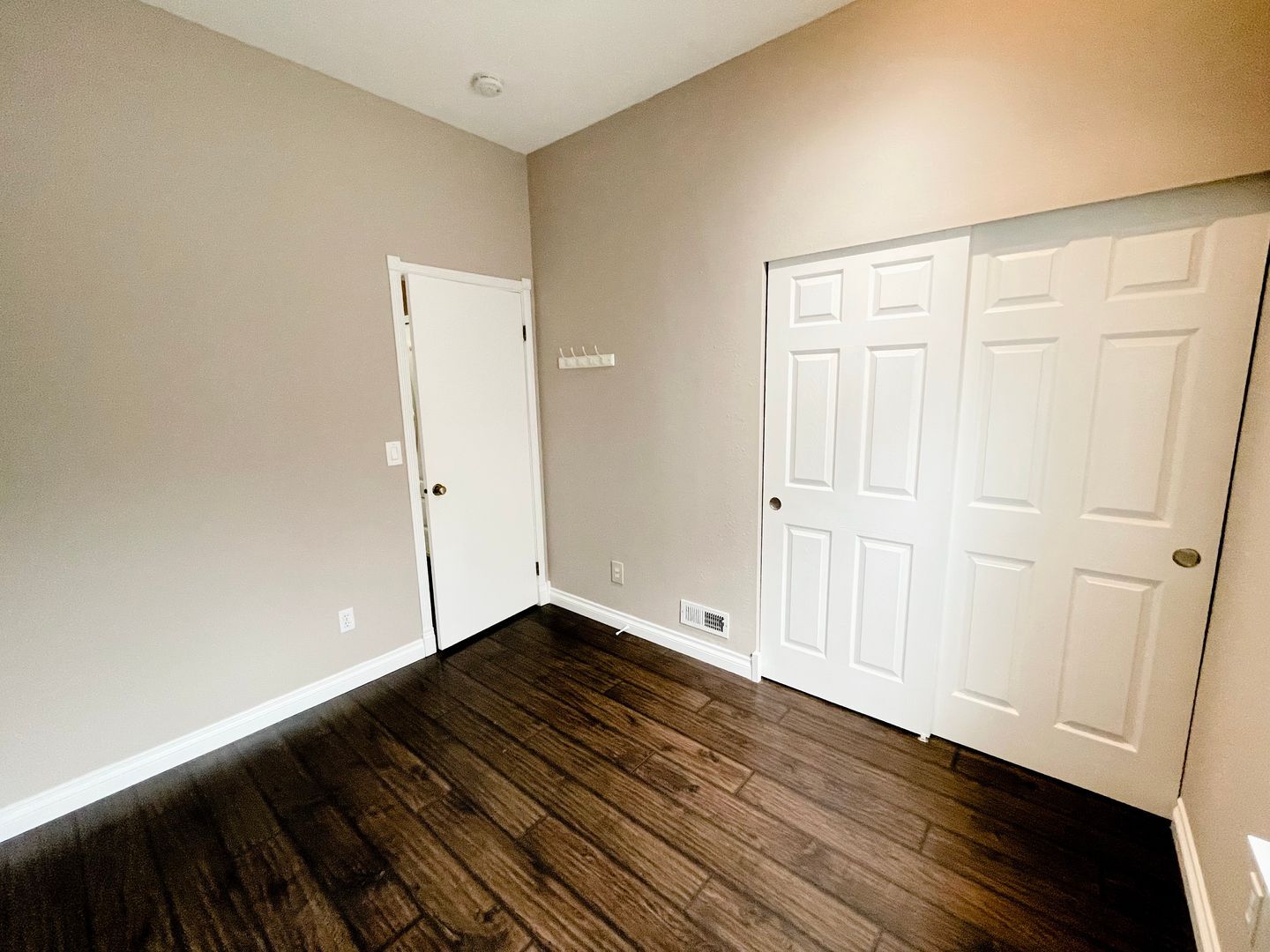 Building Photo - Cherokee Bay Rambler