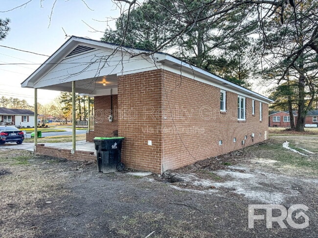 Building Photo - 530 Hillcrest Ave