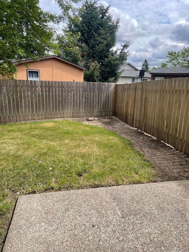Building Photo - 4932-4942 Elkhorn Ct SE Salem, OR 97317