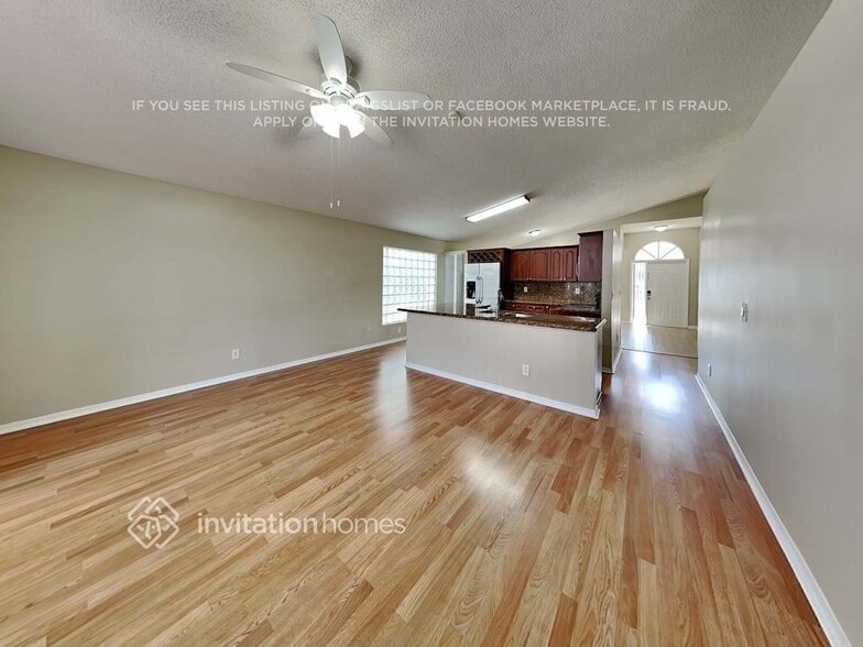 Building Photo - 2833 SW 183rd Ave