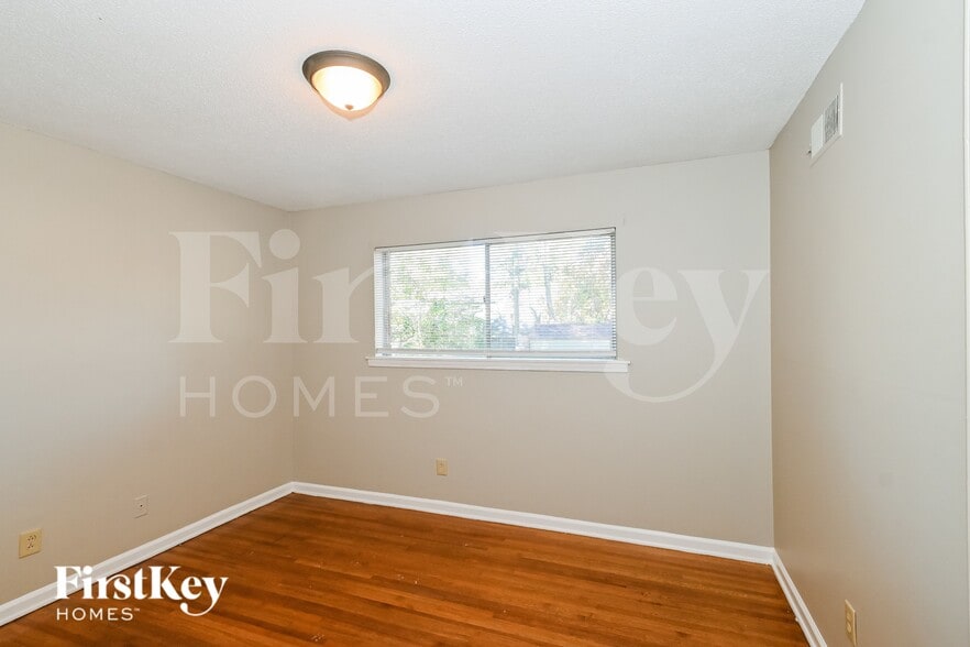 Building Photo - 5840 Knight Arnold Rd