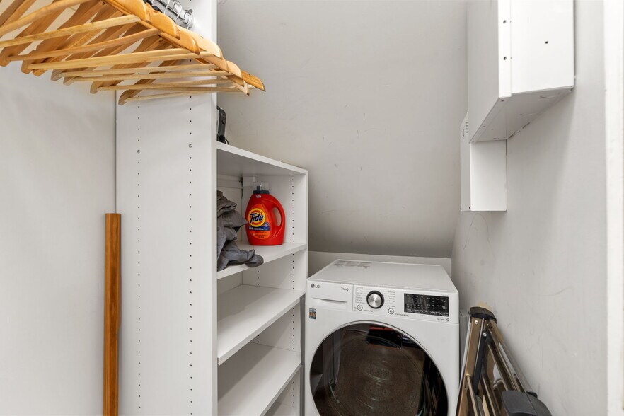 Combo LG washer/dryer. - 2132 Ridgeview Cir