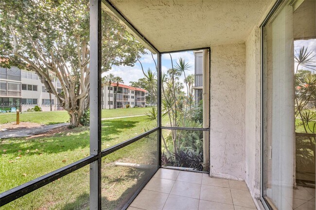 Building Photo - 681 S Hollybrook Dr