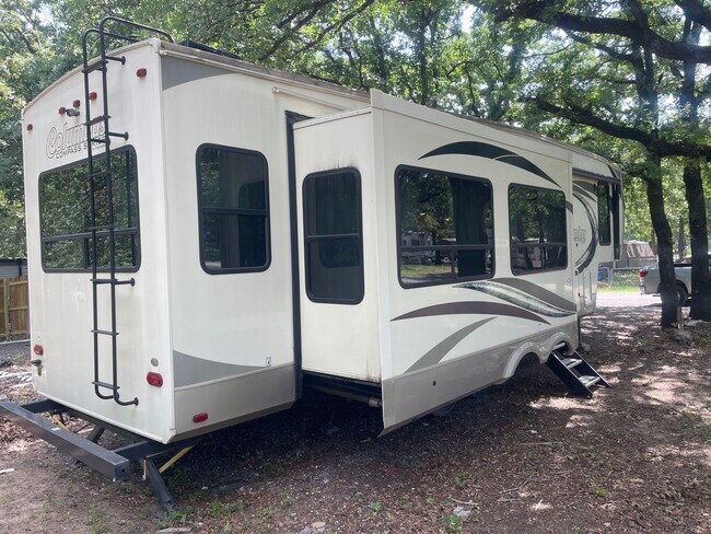 Building Photo - 2016 Palomino RV