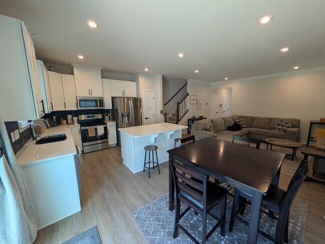 Building Photo - 1189 Riverbrook Dr